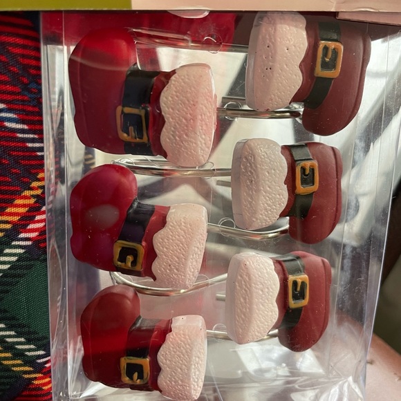 NWT Winter Plaid Holiday Shower Curtain & Santa Boots Hooks - Picture 3 of 3